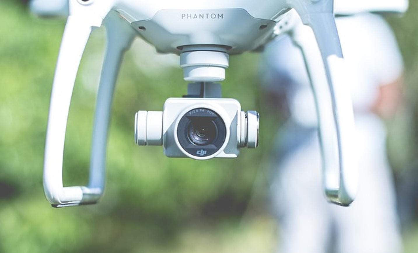 Dominar el arte de volar drones de noche
