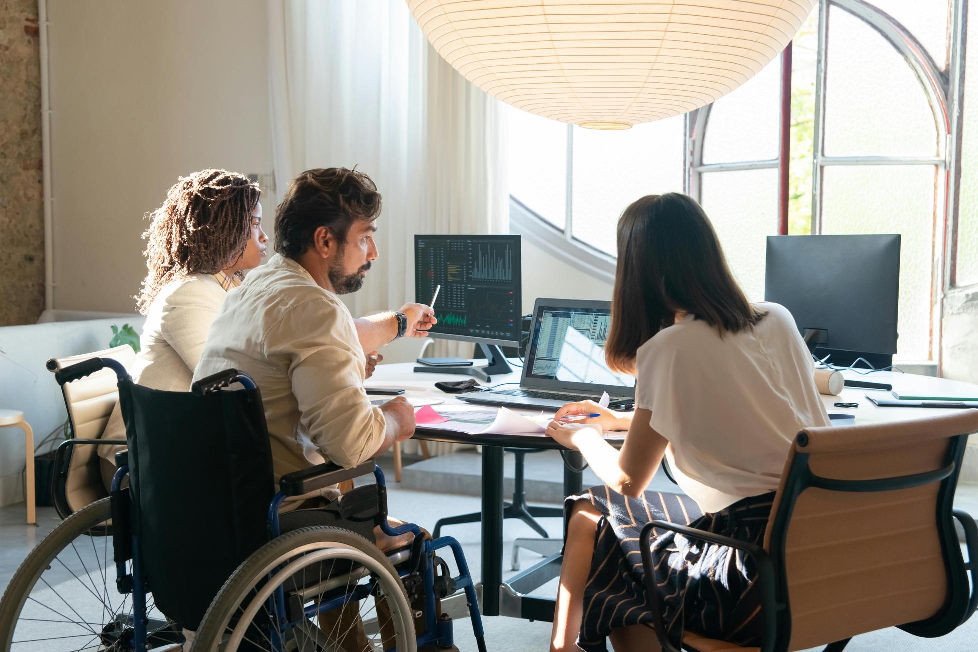 Come impilare i monitor come un professionista: una guida completa