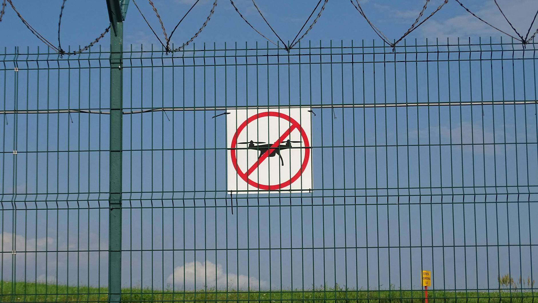 Comprendere il disegno di legge sul divieto dei droni: impatti, preoccupazioni e implicazioni future